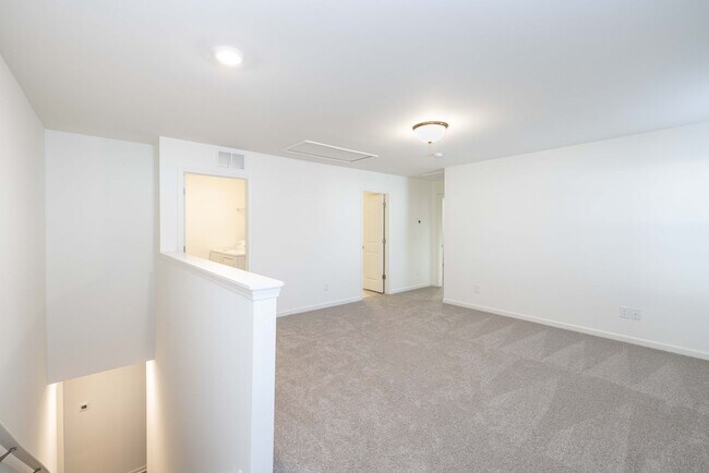 Building Photo - 3 br  Quiet community, paired Home minutes from I-77 and I-40