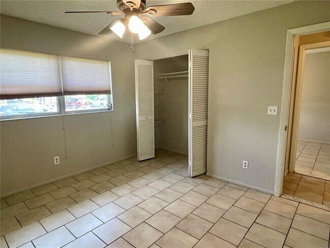 Building Photo - 2120 Outer Dr
