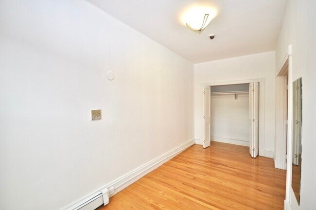 Building Photo - 221 Newbury St