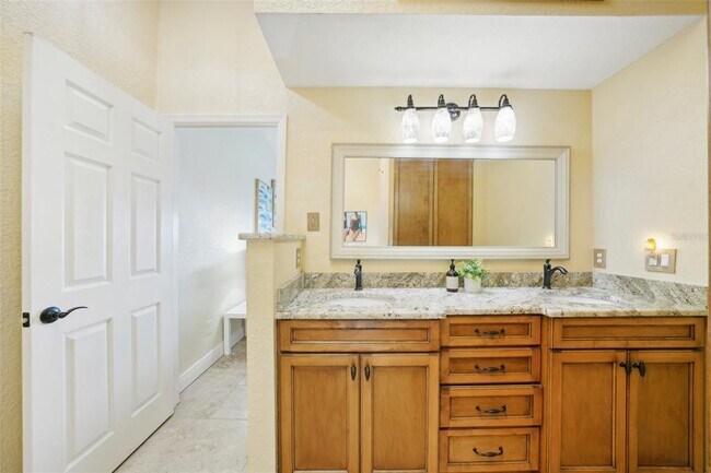 Building Photo - 637 Pinellas Bayway