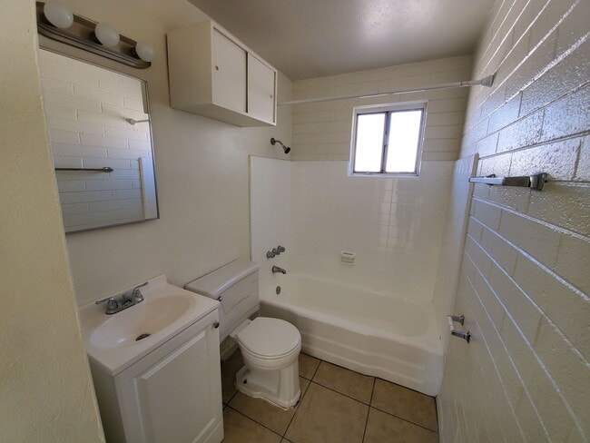 Building Photo - 1608-1610 W. Becker Lane