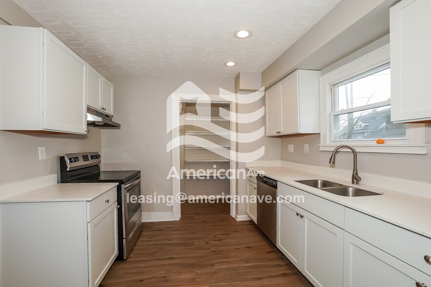 Building Photo - 904 Bloomfield Ave