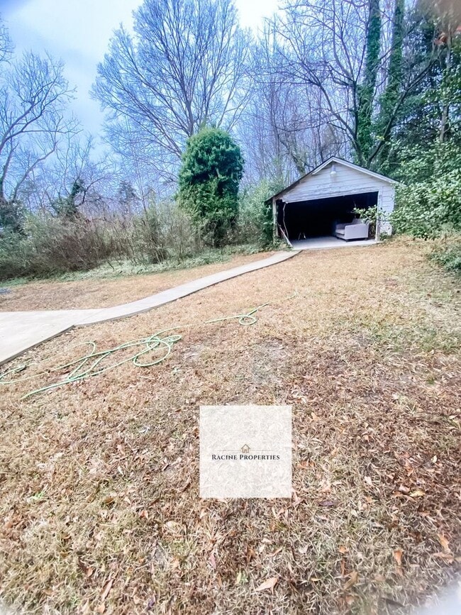 Building Photo - Newly Renovated Home in Taylors, SC!