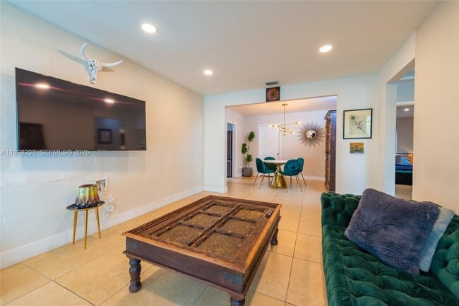 Building Photo - 2925 NW 11th Ave