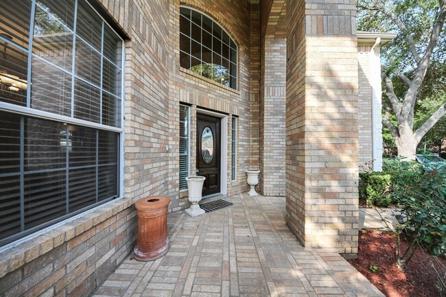 Building Photo - 4422 Roundtree Ln