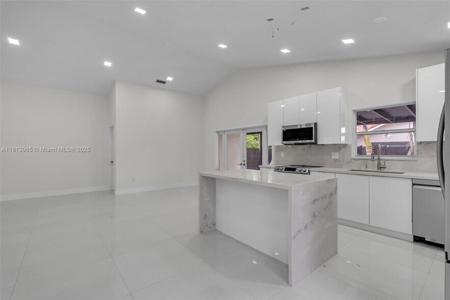 Building Photo - 803 NW 133rd Ct