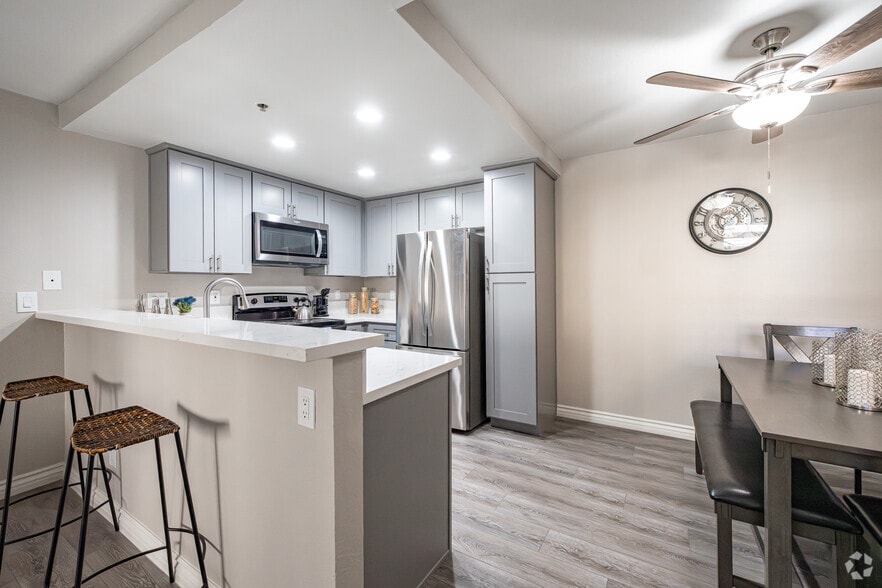 2BR, 2BA - 803SF - Dining/Kitchen - Maple Hill Apartments