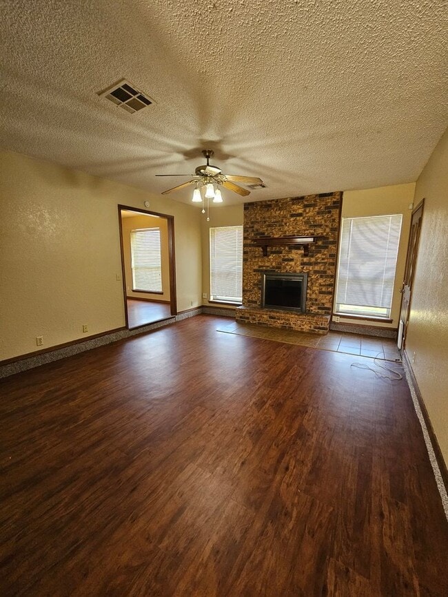 Building Photo - (3)Bed/(2) Bath with Shelter Avail NOW! Pet Negotiable.