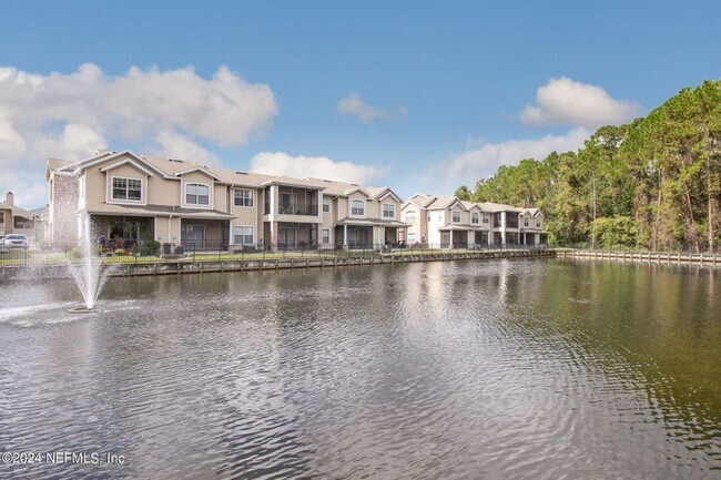 Building Photo - Renovated Condo in a Convenient Location!