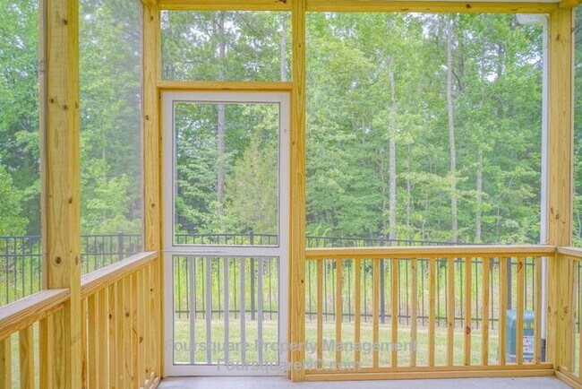 Building Photo - Charming End-Unit Townhome with Bonus Room, Screened Porch & 2-Car Garage – Convenient to RTP, RD...