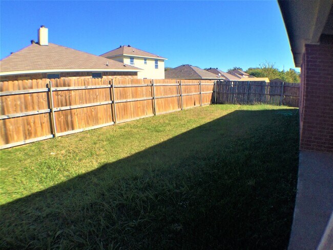 Building Photo - Inviting 3 Bed 2 Bath Home!