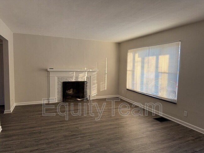 Building Photo - 115 Waverly Ave