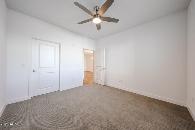Building Photo - 2511 W Queen Creek Rd