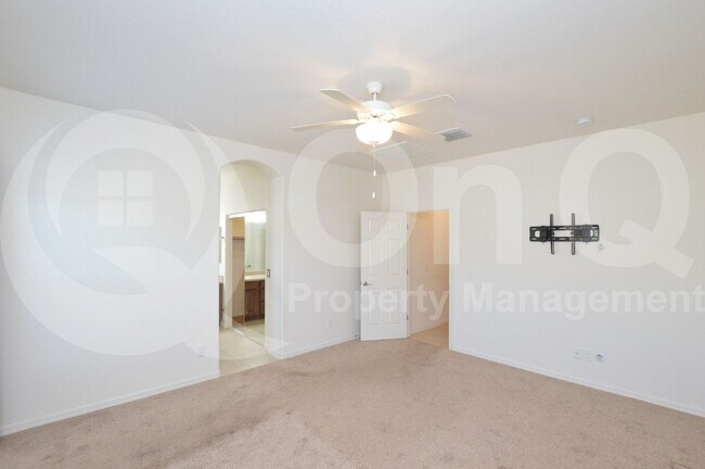 Building Photo - 802 W Witt Ave