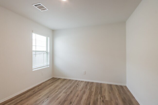 Building Photo - 17599 Longwood Trce Ln