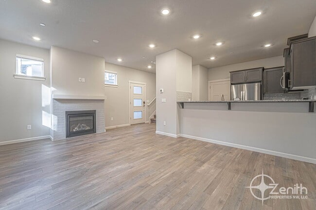Building Photo - 4261 S Cloverhill Wy