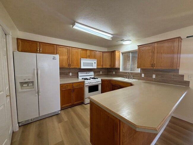 Building Photo - 3 Bed Home La Verkin