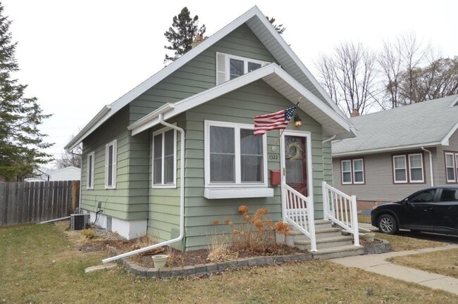 Primary Photo - Wonderful 2 Bedroom/2 Bathroom House for Rent