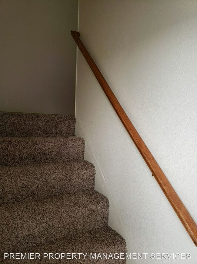 Building Photo - 700 1st St