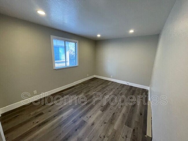 Building Photo - 1946 E 20th St