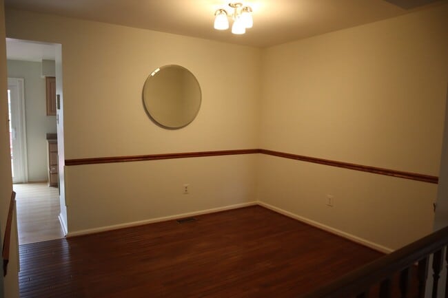 Building Photo - Fantastic 3 BR/2.5 BA Townhome minutes from Rio Lakefront. Ready Mid-May