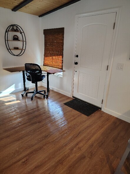 Building Photo - 2447 Bancroft Dr