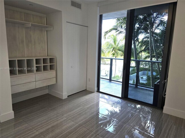 Building Photo - 2960 NE 207th St