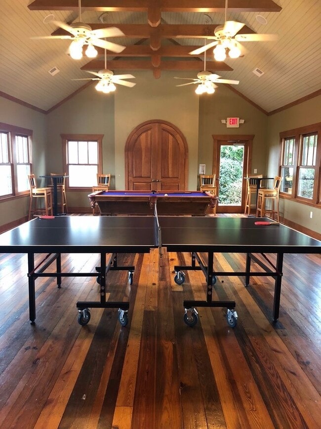 Building Photo - Cute Spacious Condo in Harts Cove!