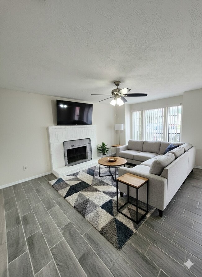 Building Photo - 10047 Emerald Creek Dr