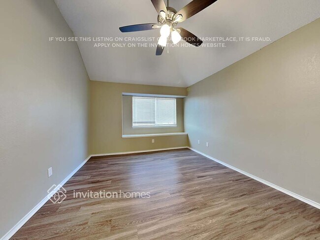 Building Photo - 8618 Fairfax Ave