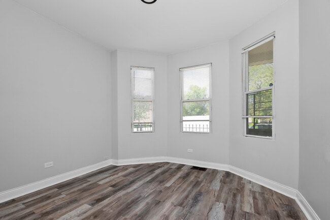 Building Photo - 5357 S Honore St