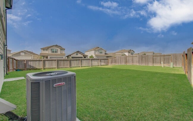 Building Photo - 6315 Lakeview Haven Dr