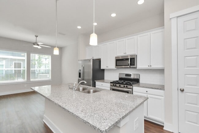 Building Photo - 731 Strawberry Pines Ct