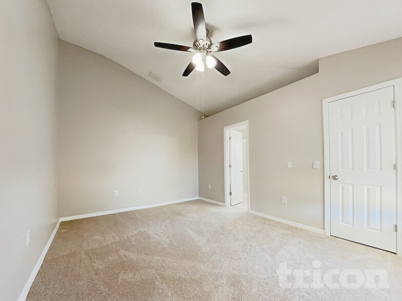 Building Photo - 164 Larchmont Dr