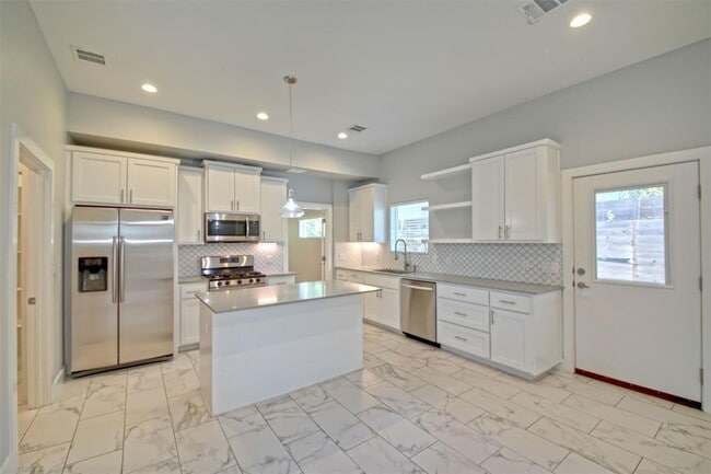 Building Photo - 7600 Carver Ave