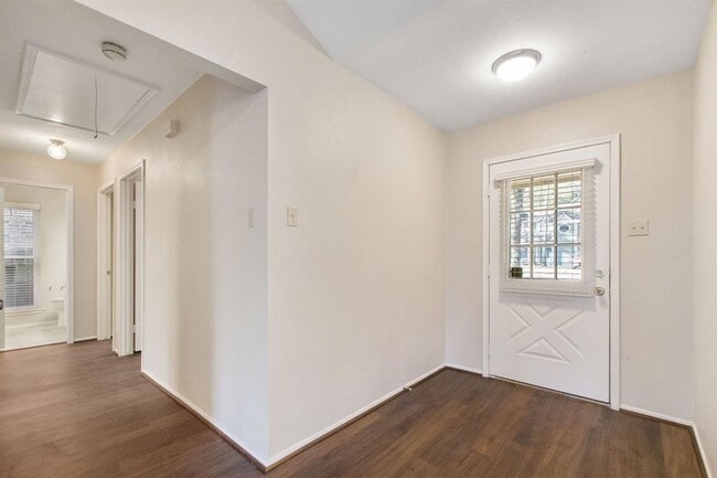 Building Photo - 108 N Deerfoot Cir