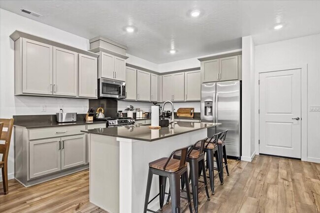 Building Photo - 195 N Nursery Ave