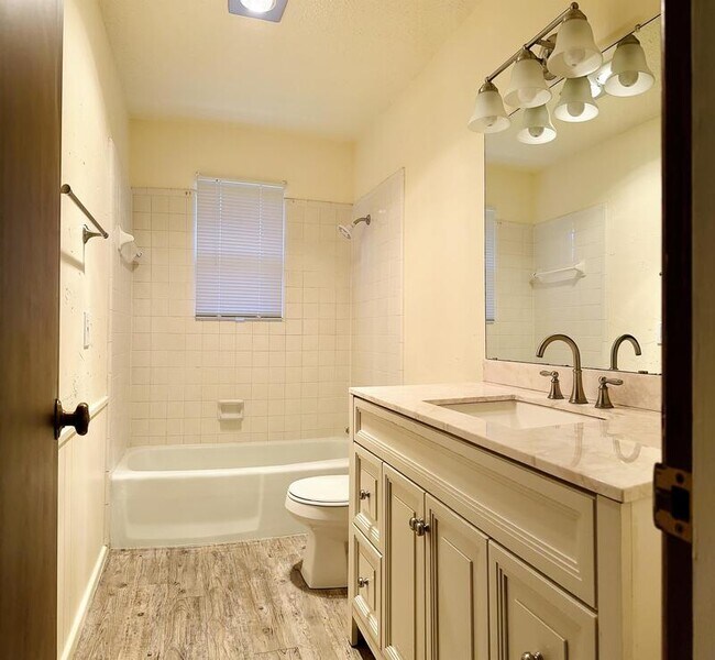 Building Photo - 4424 75th Dr