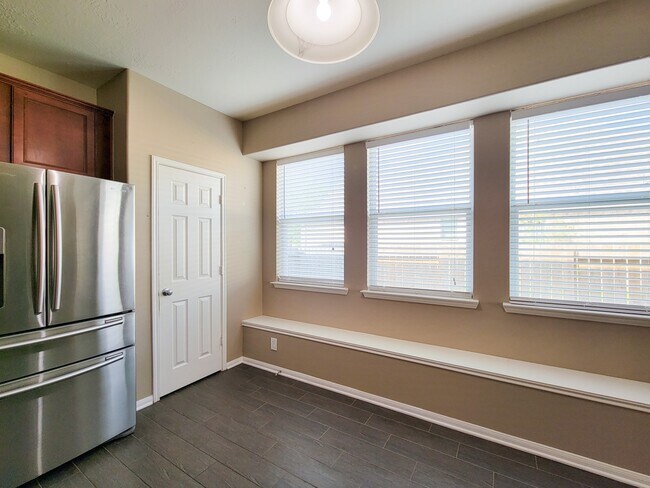 Building Photo - 805 Arlington Pointe Dr