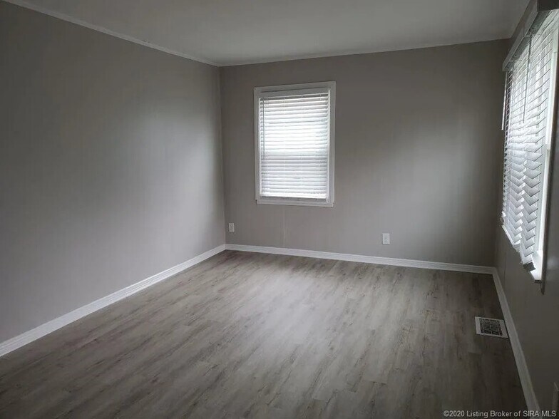 Building Photo - 504 Crestview Ct