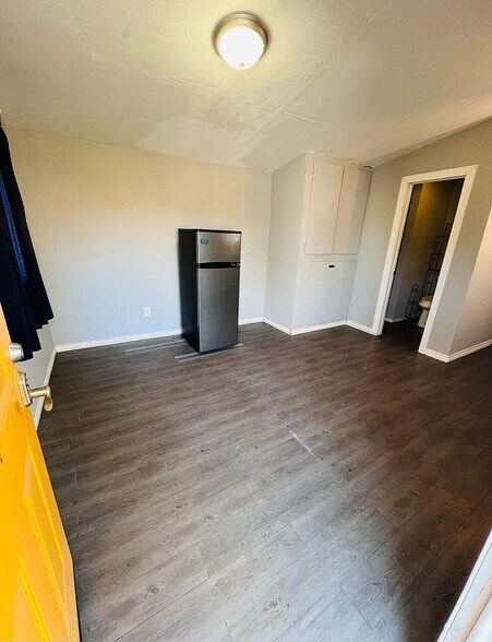 Building Photo - 3502 Ivandell Ave