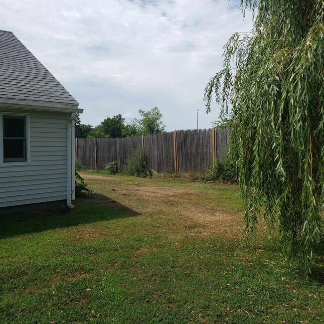 Building Photo - 49 Pine Hill Rd