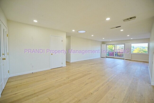 Building Photo - 110 Kaden Dr