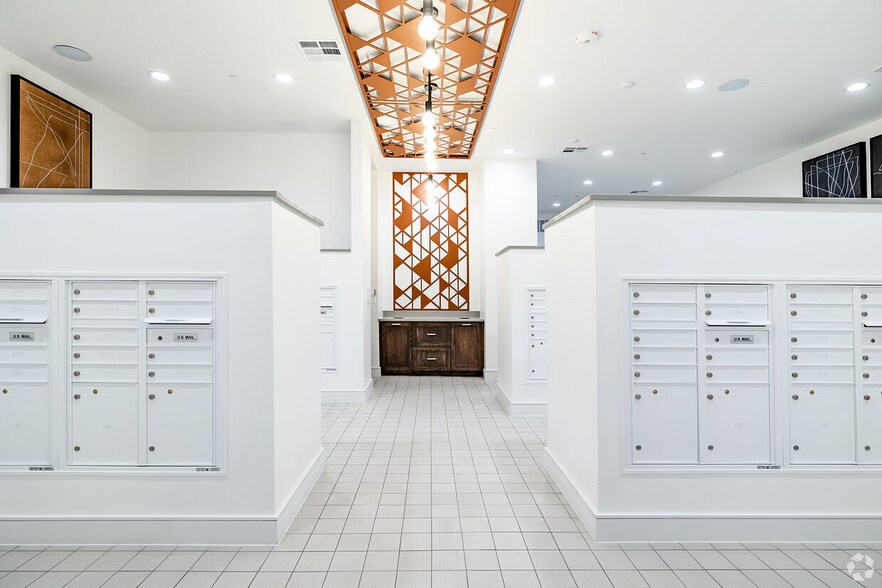 Building Photo - 1010 Springdale Rd