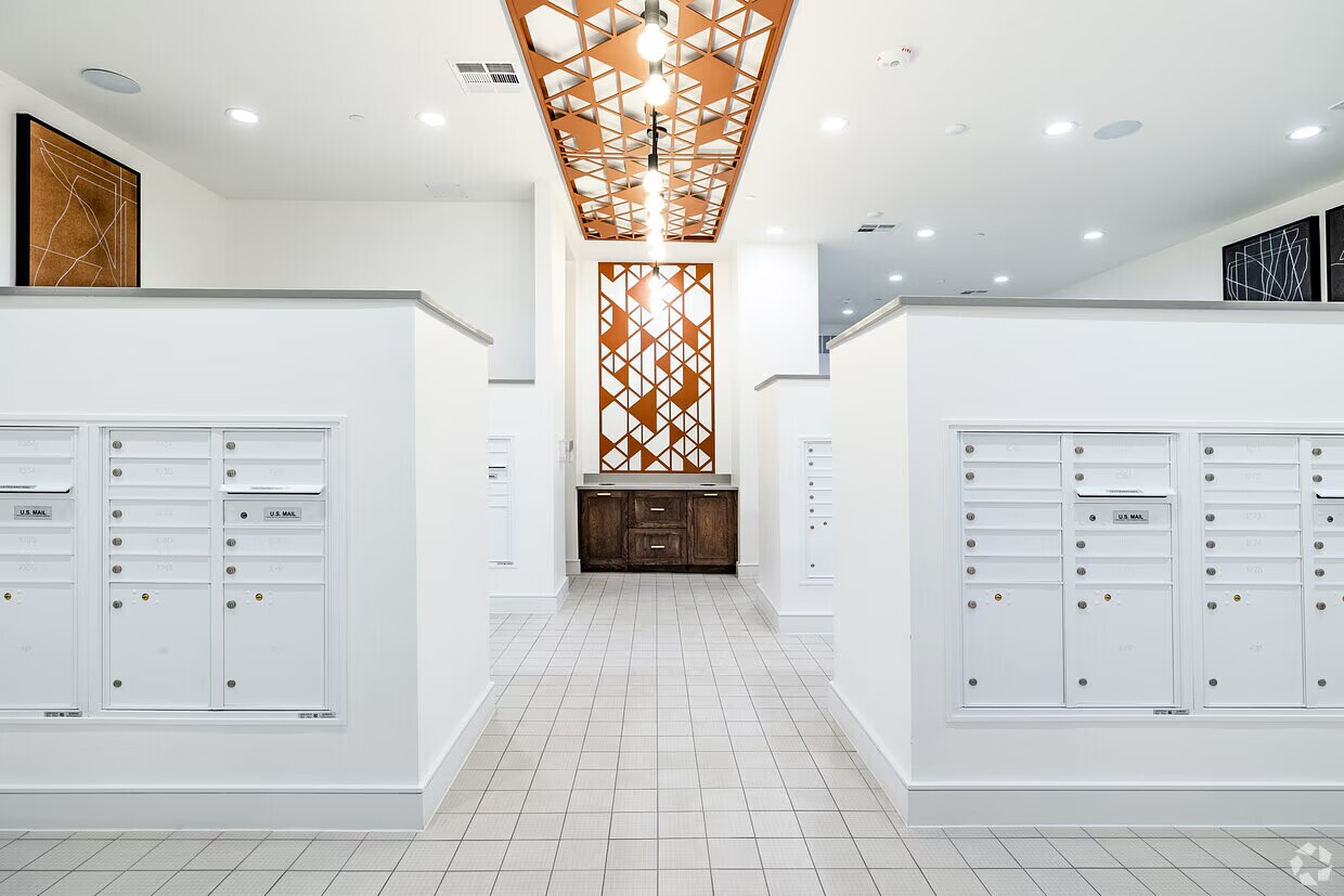 Building Photo - 1010 Springdale Rd