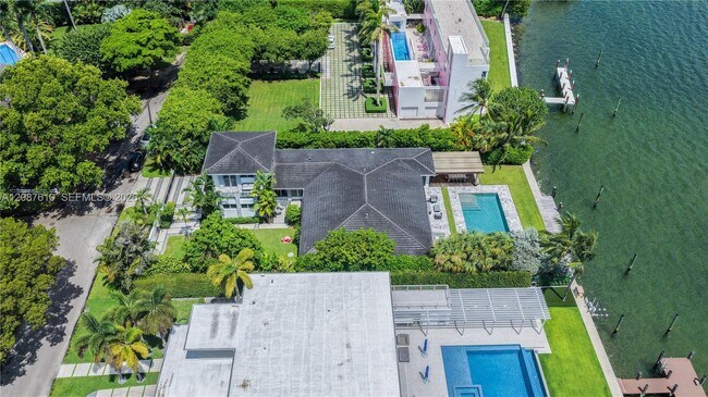 Building Photo - 9301 N Bayshore Dr