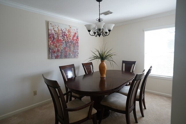 Building Photo - 3002 Carmel St