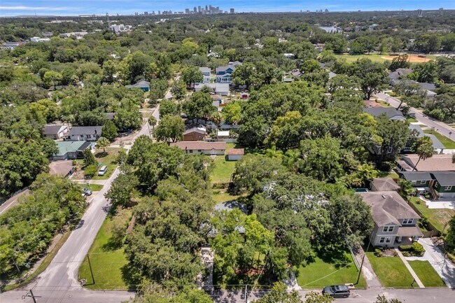 Building Photo - 304 W Idlewild Ave