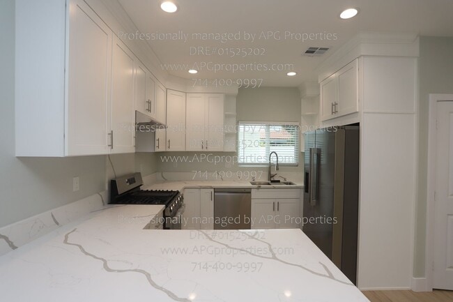 Building Photo - 9565 Mansor Ave