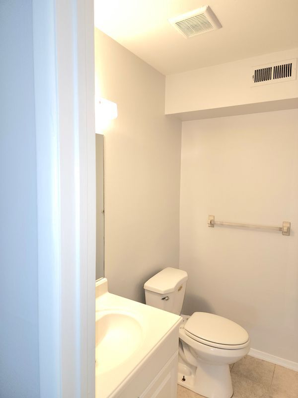 Building Photo - 366A Delancey Pl